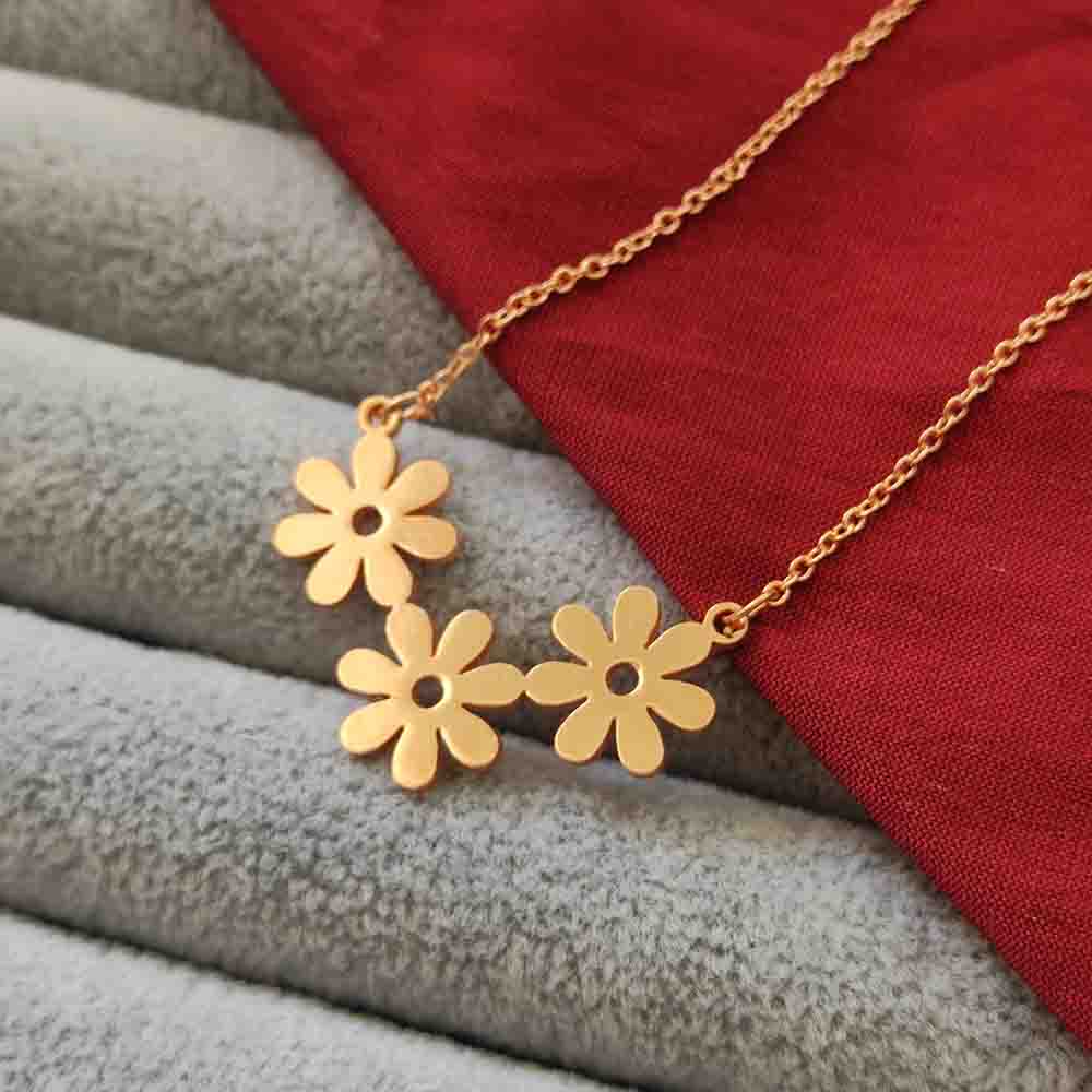 Flower Shape Chain Pendant - Bitto Bling 